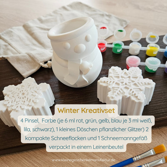 Winter Bastelset für Kinder mit Schneemann und zwei Schneeflocken aus Keramikgießpulver, Temperafarben, Pinseln, pflanzlichem Glitzer und Leinenbeutel