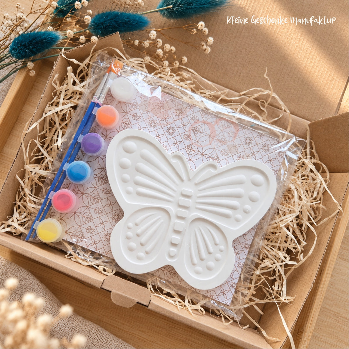 Handgegossener Schmetterling aus Keramikgießpulver zum Bemalen mit sechs Farben und zwei Pinseln als kreatives Geschenk für Kinder