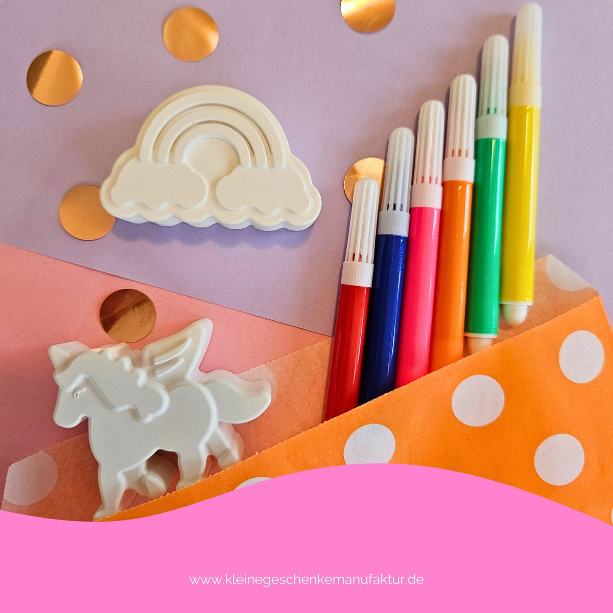 Einhorn Geschenkset mit kleinem Einhorn, Regenbogen und 6 Filzstiften als kreatives Mitbringsel und Mitgebsel für den Einhorn Kindergeburtstag