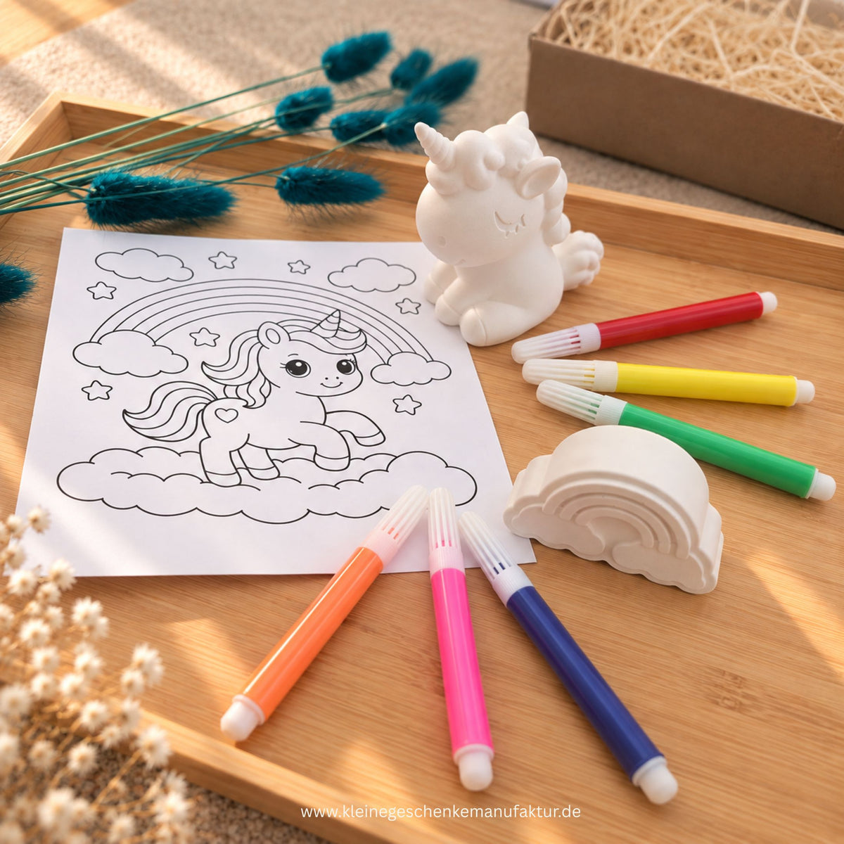 Einhorn Kreativset für Kinder mit Einhorn und Regenbogen zum Bemalen, sechs Stiften und Einhorn Ausmalbild