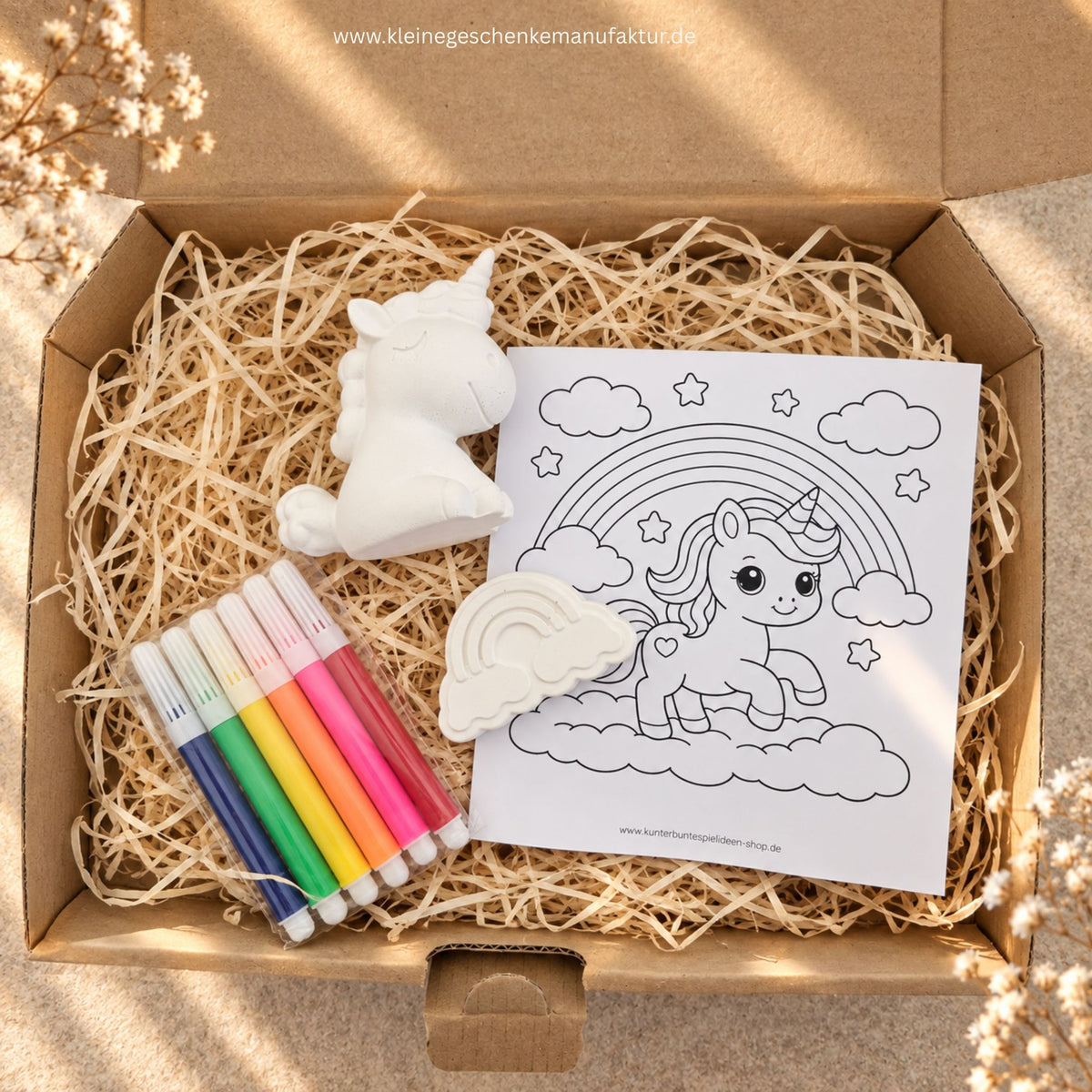 Einhorn Kreativset mit handgegossenem Einhorn und Regenbogen, sechs Stiften und Ausmalbild als kleines Geschenk für Kinder