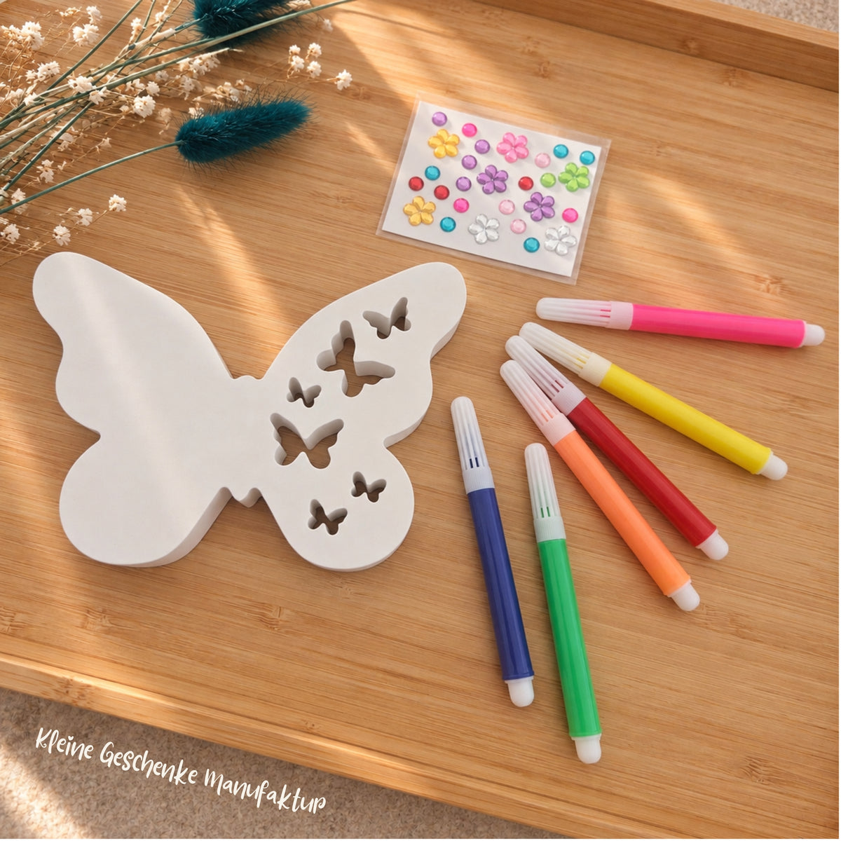 Schmetterling Malset für Kinder mit handgegossener Figur zum Bemalen, Stiften und Schmucksteinen