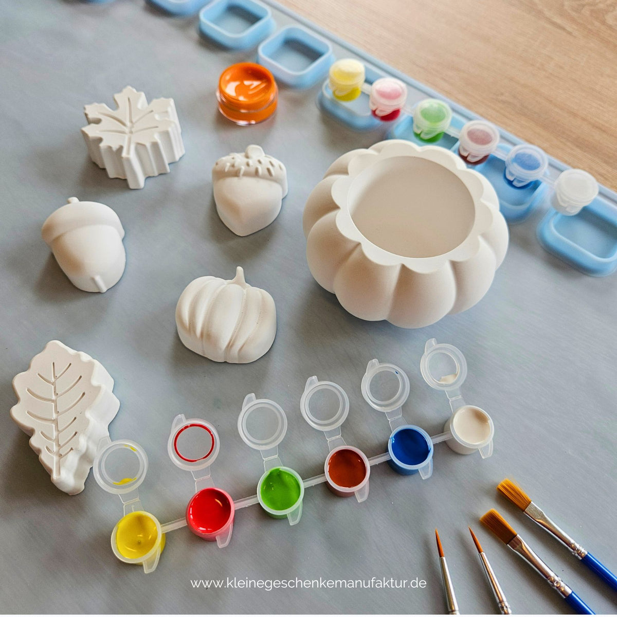 Herbst Kreativset für Kinder mit Keramikfiguren zum Bemalen, Temperafarben und Pinseln
