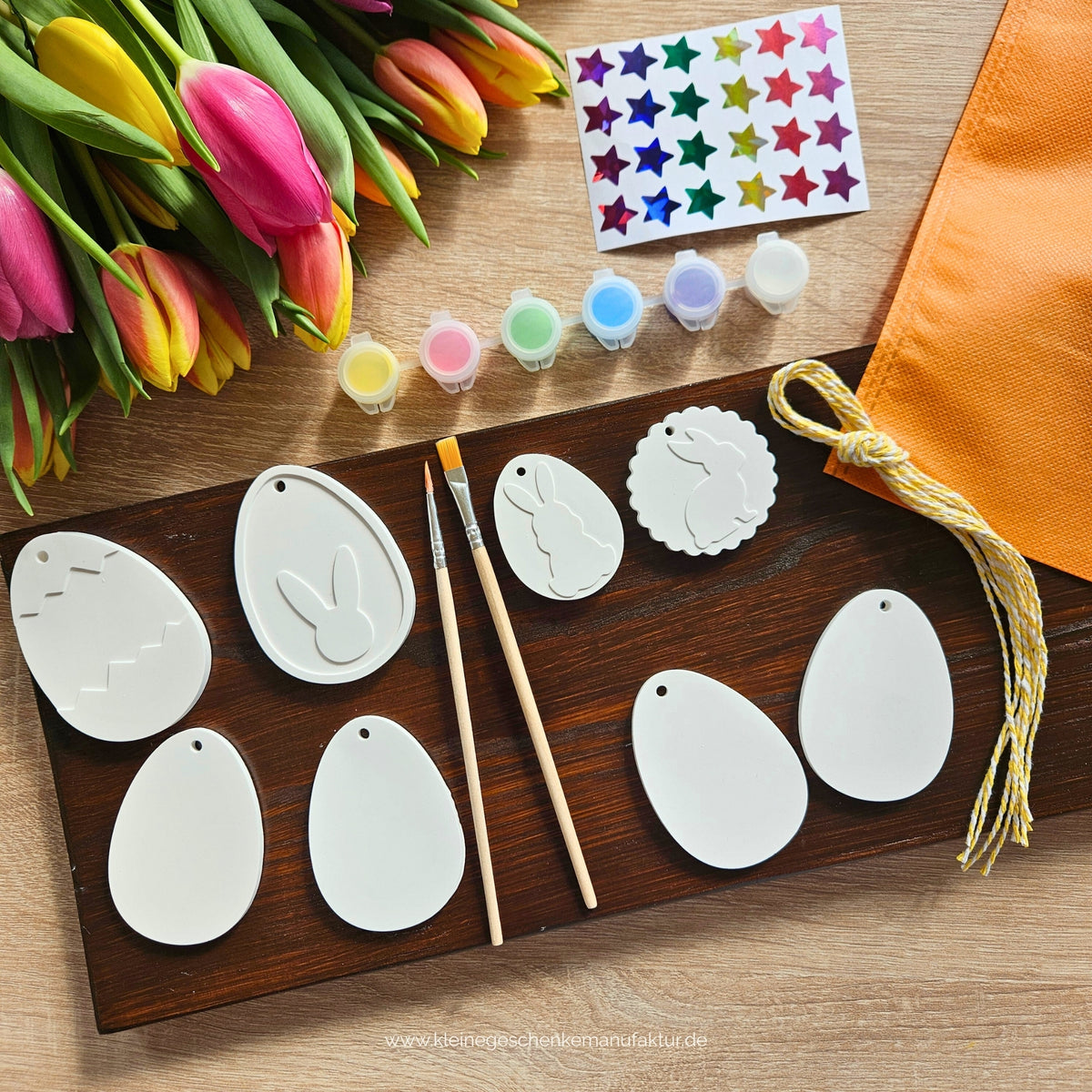 Oster Kreativset für Kinder als kreative Beschäftigung in der Osterzeit und den Osterferien. Das komplette Set eignet sich zum gemeinsamen Osterbasteln mit Kindern und als besonderes kreatives Ostergeschenk ohne große Vorbereitung.