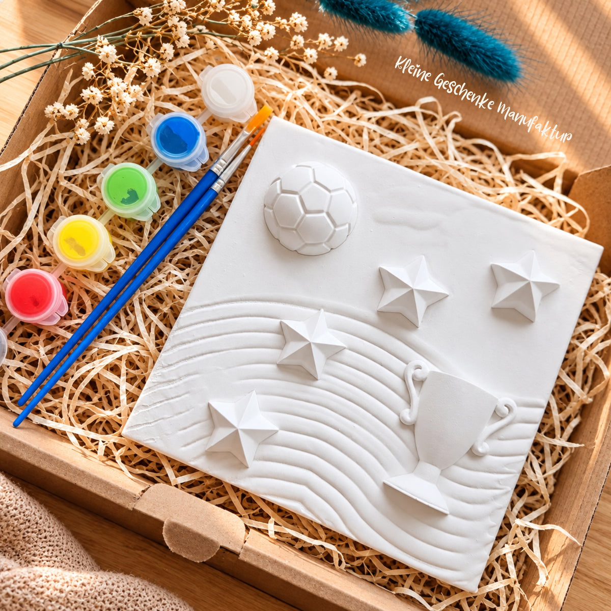 Strukturbild Fußball für Kinder zum Bemalen mit Fußball, Pokal und Sternen, Farben und Pinseln als kreatives Geschenk
