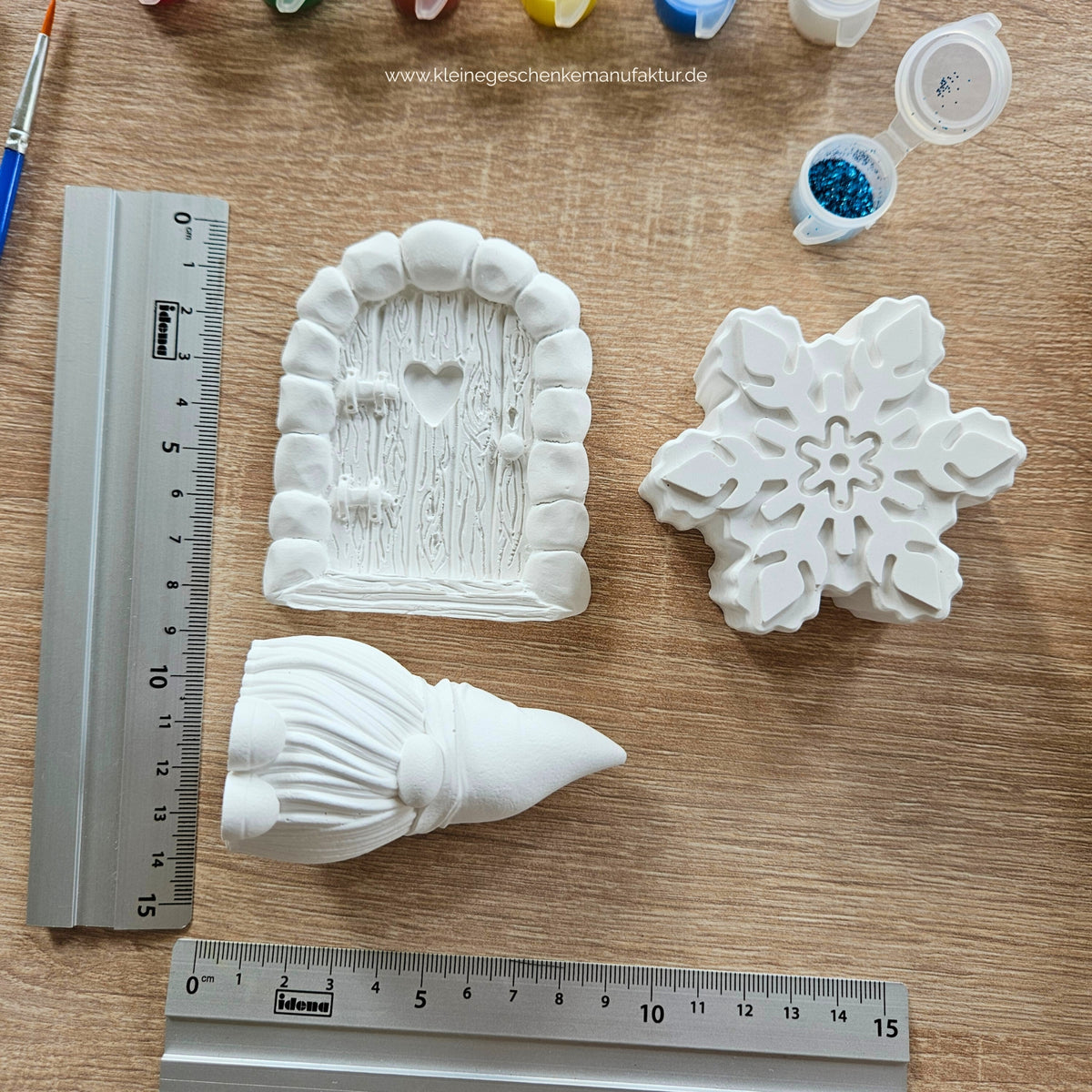 Wichtel Kreativset für Kinder mit Farben, zwei Pinseln und Glitzer als kreative Beschäftigung im Advent ohne große Vorbereitung
