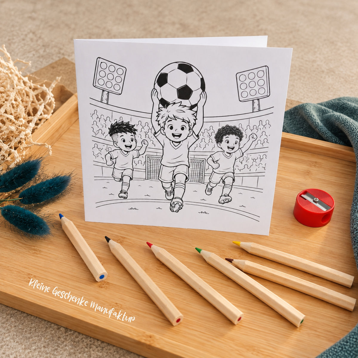 Kleines Fußball Geschenk für Kinder mit Mini Malheft und Malzubehör für fußballbegeisterte Kinder